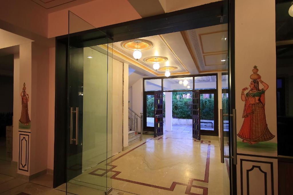Hotel Devi Palace Udaipur Bagian luar foto